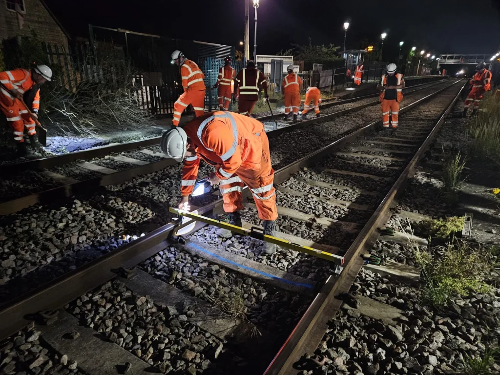 Hannon rail engineering team working during a night possession
